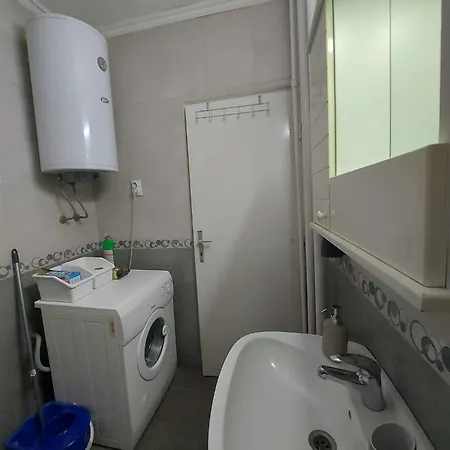 Compass 4 - Central Cosy Apartment