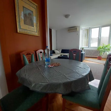 Compass 4 - Central Cosy