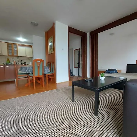 Compass 4 - Central Cosy Apartment *